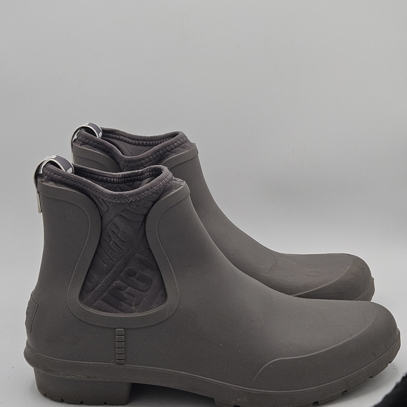 UGG Women's 9 Chevonne Rain/Snow Boot w/ Sheepskin Insoles in Charcoal - Picture 2 of 14